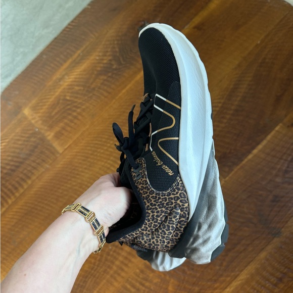 New Balance Roav sneaker, size 9.5. Black, white, and leopard/animal print - Picture 4 of 8